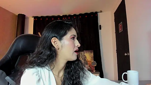 Vicky Angeel online show from May 7, 2026, 1:27 pm