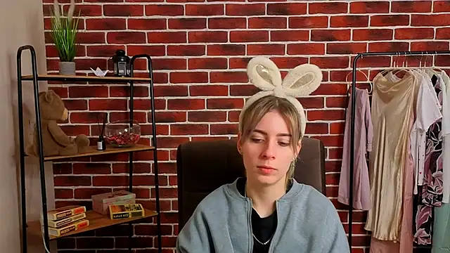 RebeccaaNelson online show from March 24, 2026, 1:05 pm