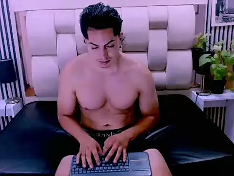 Snapshot of Alex_Wolft chatting on July 6, 2026, 12:24 pm Alex Wolft online show from July 6, 2026, 12:24 pm
