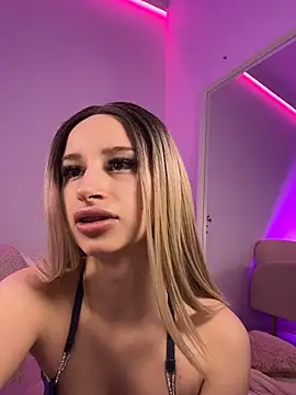 Snapshot of ScarletFlameee chatting on April 10, 2026, 5:23 am ScarletFlameee online show from April 10, 2026, 5:23 am