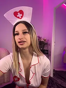 Snapshot of ScarletFlameee chatting on April 18, 2026, 5:33 am ScarletFlameee online show from April 18, 2026, 5:33 am