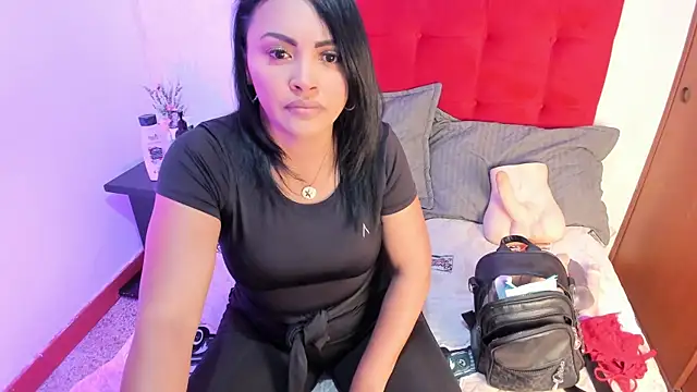 EstrellaSmmith online show from June 16, 2026, 5:37 pm