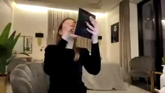 Snapshot of Cherry_Sin chatting on March 10, 2026, 4:45 pm Cherry Sin online show from March 10, 2026, 4:45 pm