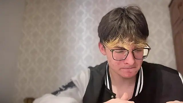 niksikor online show from April 4, 2026, 1:52 pm