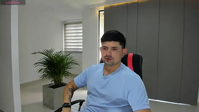 Snapshot of TroyeSavage chatting on March 9, 2026, 10:03 pm TroyeSavage online show from March 9, 2026, 10:03 pm