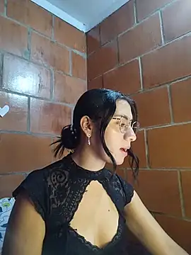 Snapshot of Amanda_x1 chatting on April 17, 2026, 8:01 pm Amanda x1 online show from April 17, 2026, 8:01 pm