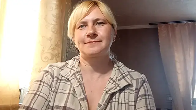 DiamondLady555 online show from May 31, 2026, 10:22 am