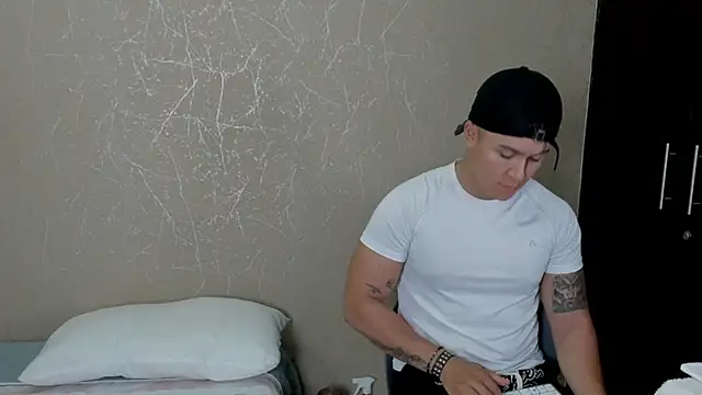 Snapshot of bigbossxx34 chatting on March 9, 2026, 10:52 am bigbossxx34 online show from March 9, 2026, 10:52 am