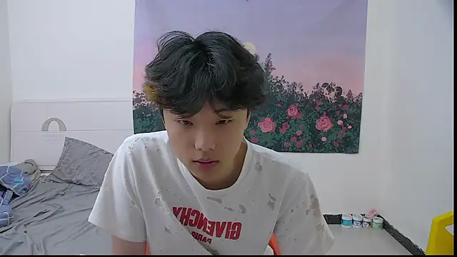 icecream-002 online show from May 8, 2026, 11:48 am