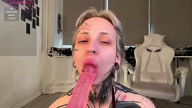 KizzieSherbert online show from May 10, 2026, 1:38 pm