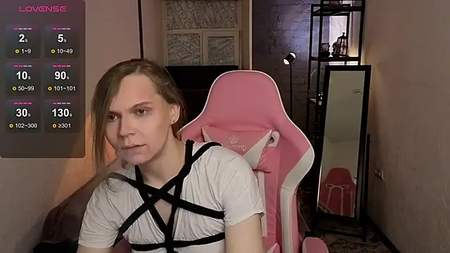 Snapshot of LoralAvery chatting on March 9, 2026, 10:47 pm LoralAvery online show from March 9, 2026, 10:47 pm