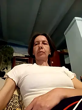 Tania9876 online show from May 5, 2026, 9:12 pm