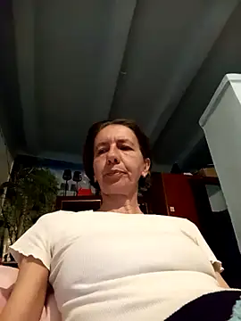 Tania9876 online show from May 16, 2026, 6:39 pm