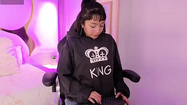 Snapshot of Candy_joness chatting on March 10, 2026, 12:43 pm Candy joness online show from March 10, 2026, 12:43 pm