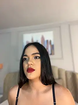 Bella-Ferrer online show from May 6, 2026, 6:57 pm
