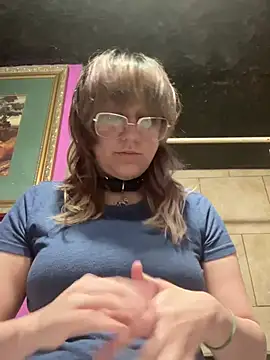 Snapshot of wolfie_wuf chatting on March 10, 2026, 1:21 am wolfie wuf online show from March 10, 2026, 1:21 am