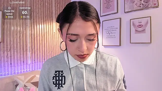 Snapshot of Zoey_monroe chatting on April 3, 2026, 1:20 pm Zoey monroe online show from April 3, 2026, 1:20 pm