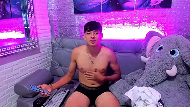 Snapshot of Tigger_Collins chatting on March 11, 2026, 11:33 pm Tigger Collins online show from March 11, 2026, 11:33 pm