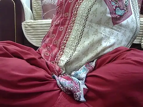 Snapshot of HouseWife4466 chatting on May 31, 2026, 8:43 am HouseWife4466 online show from May 31, 2026, 8:43 am