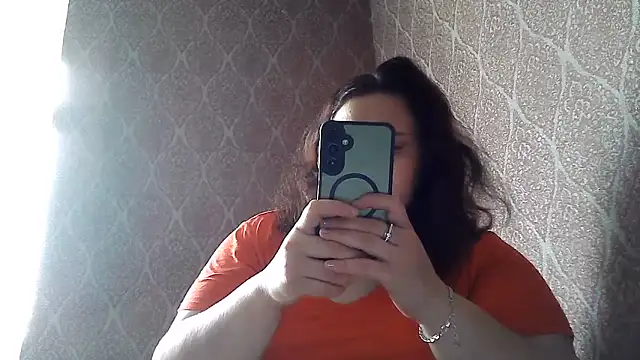 DollyGersonn online show from June 23, 2026, 6:33 am