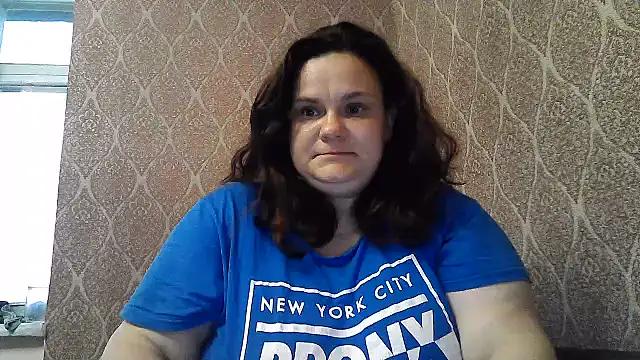 DollyGersonn online show from June 23, 2026, 6:39 pm