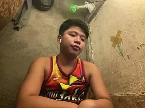 Snapshot of urasianrey chatting on April 17, 2026, 6:11 pm urasianrey online show from April 17, 2026, 6:11 pm