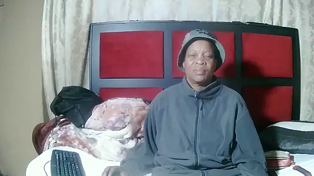 JoycyQueen online show from June 22, 2026, 4:37 pm