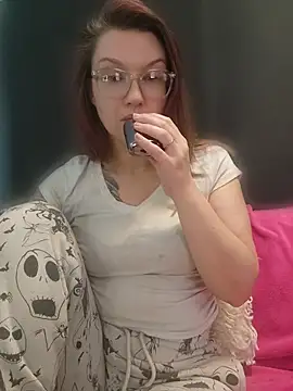 NicolePearl online show from July 11, 2026, 3:48 pm
