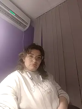 Snapshot of Angelika_l chatting on March 13, 2026, 6:09 am Angelika l online show from March 13, 2026, 6:09 am