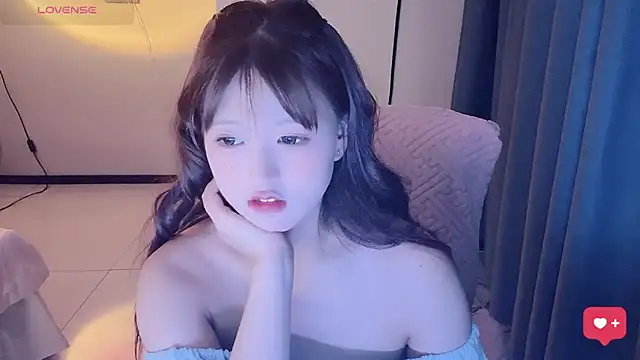 winnie-ww online show from May 11, 2026, 10:43 am