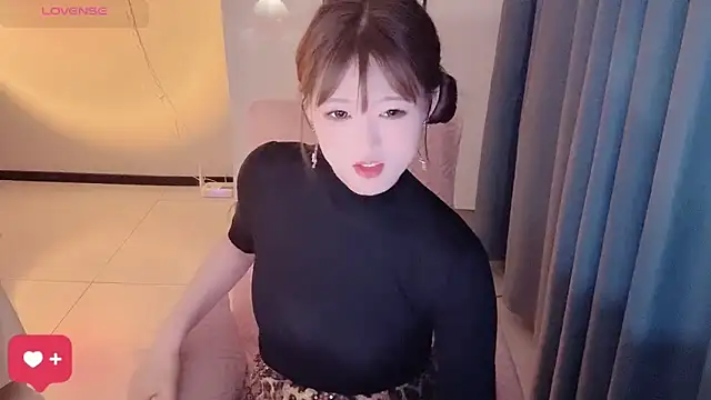 winnie-ww online show from May 15, 2026, 11:50 am