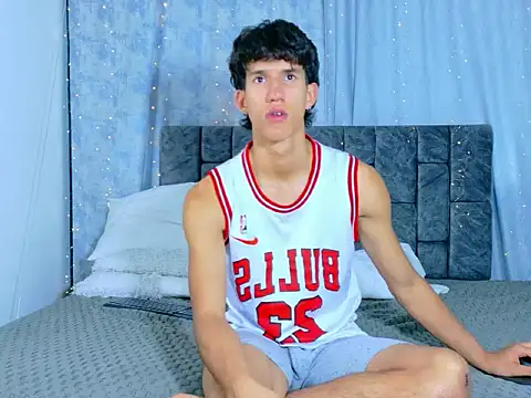 Snapshot of Thiago_salazar chatting on March 11, 2026, 6:14 pm Thiago salazar online show from March 11, 2026, 6:14 pm