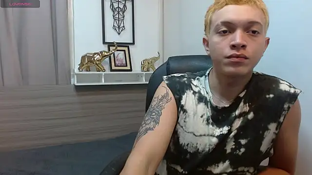 Snapshot of AllanVicent chatting on March 13, 2026, 2:23 pm AllanVicent online show from March 13, 2026, 2:23 pm