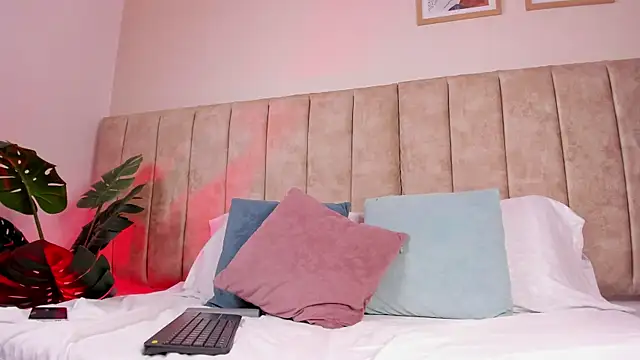 AgathaSavage online show from May 19, 2026, 2:40 am