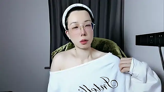 lin lin 520 520 online show from May 1, 2026, 4:11 pm