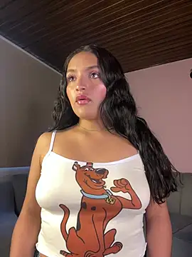 Snapshot of Bella_Pinkk chatting on March 18, 2026, 10:24 pm Bella Pinkk online show from March 18, 2026, 10:24 pm