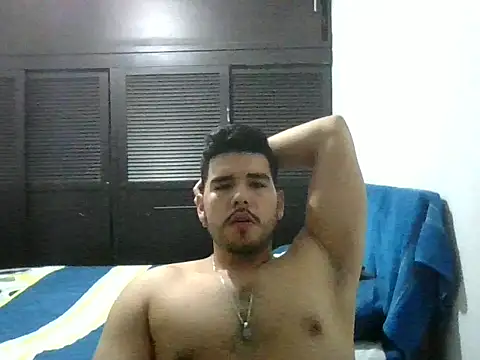Snapshot of LatinBeardCali chatting on March 17, 2026, 1:36 pm LatinBeardCali online show from March 17, 2026, 1:36 pm