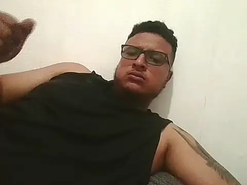 Snapshot of Dc333777 chatting on March 11, 2026, 2:06 am Dc333777 online show from March 11, 2026, 2:06 am