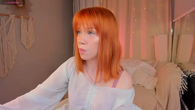 lisa sunny  online show from April 15, 2026, 7:58 pm