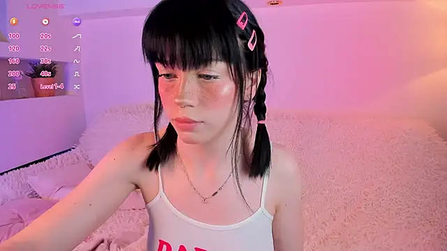 lisa sunny  online show from June 11, 2026, 11:25 pm