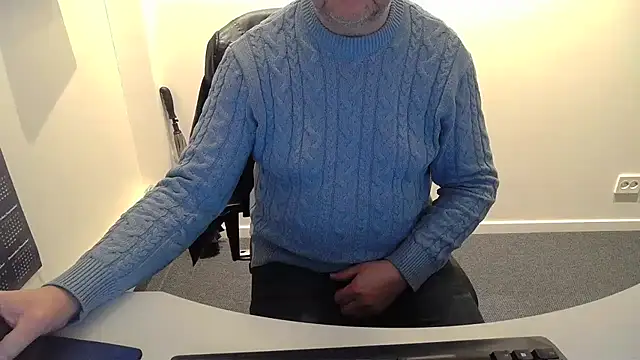 Snapshot of Buggemann chatting on March 12, 2026, 3:45 am Buggemann online show from March 12, 2026, 3:45 am