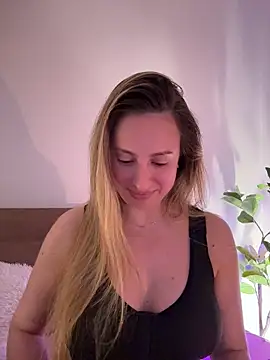 EvaRyen  online show from May 9, 2026, 3:39 pm