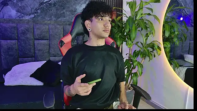 Snapshot of noah_travis chatting on March 13, 2026, 1:29 pm noah travis online show from March 13, 2026, 1:29 pm