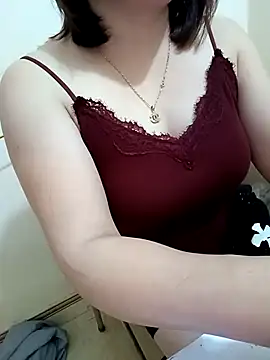 Snapshot of SingleeMomm chatting on March 13, 2026, 6:20 am SingleeMomm online show from March 13, 2026, 6:20 am