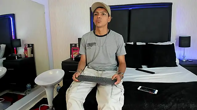 Snapshot of BenyBlaze chatting on March 13, 2026, 12:56 pm BenyBlaze online show from March 13, 2026, 12:56 pm