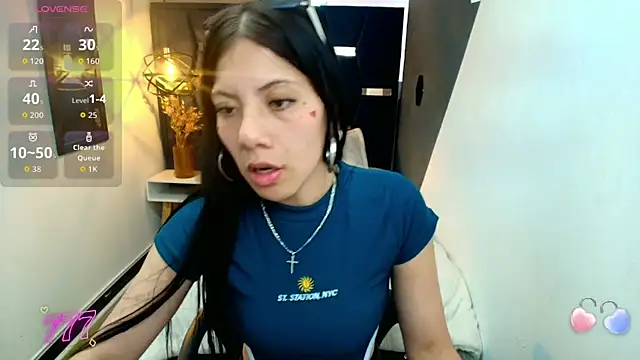 Snapshot of Abril_Fox__ chatting on April 30, 2026, 8:57 pm Abril Fox online show from April 30, 2026, 8:57 pm