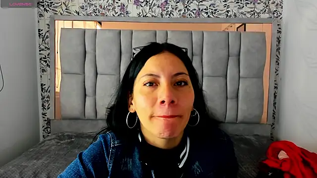 Snapshot of Abril_Fox__ chatting on June 27, 2026, 2:23 pm Abril Fox online show from June 27, 2026, 2:23 pm