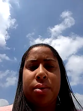 gatinha20257 online show from April 23, 2026, 2:08 pm