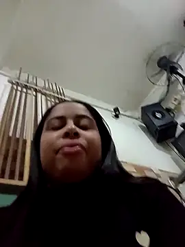 gatinha20257 online show from May 14, 2026, 2:29 am