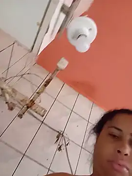 gatinha20257 online show from May 18, 2026, 1:17 pm